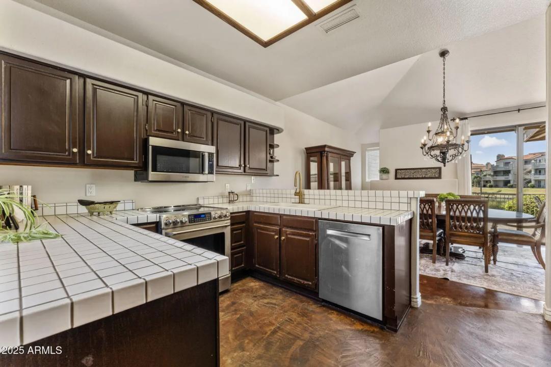 Real Estate Picture 16