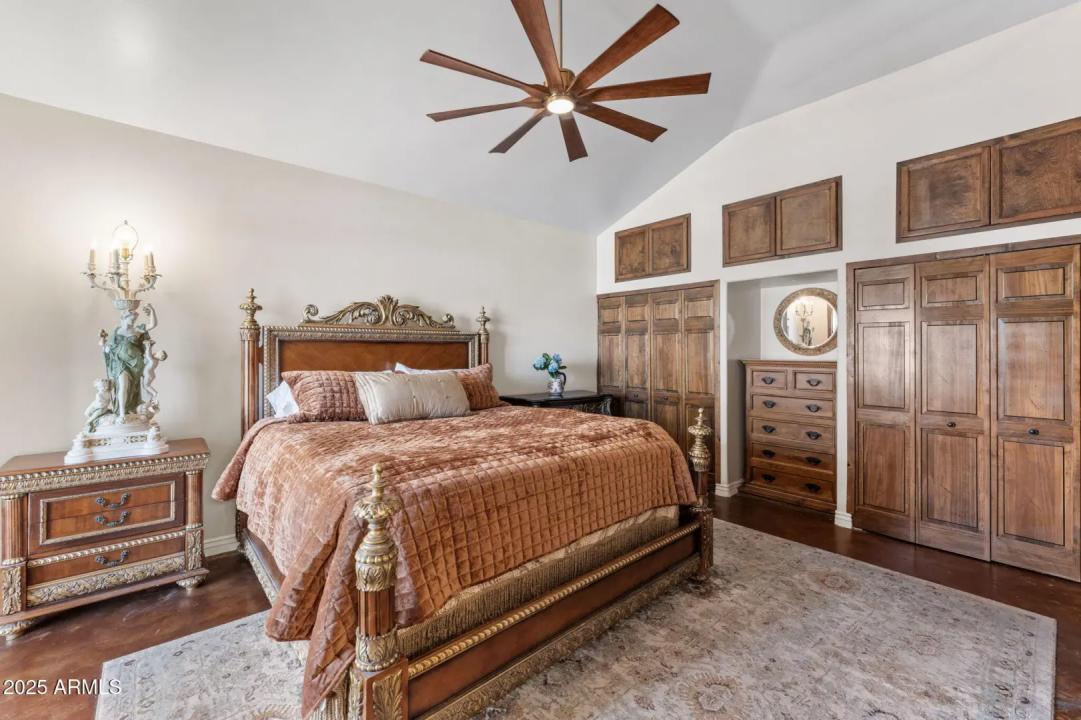 Real Estate Picture 18