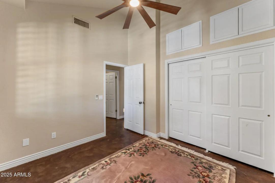 Real Estate Picture 24