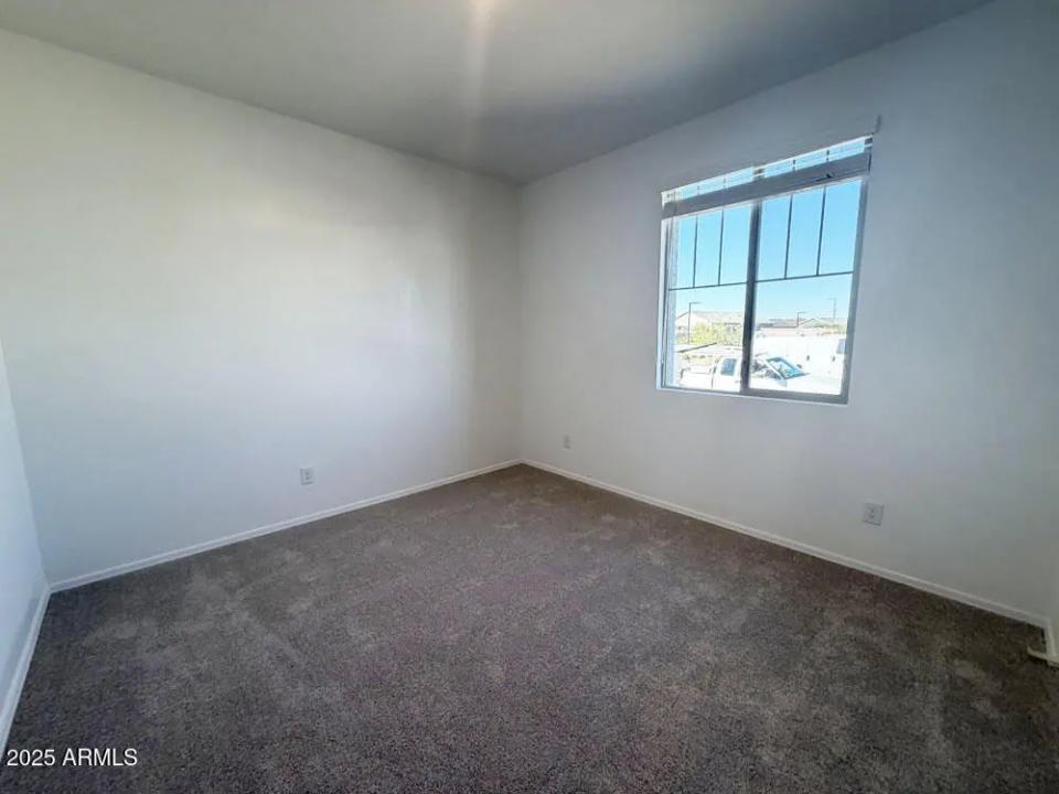 Real Estate Picture 3