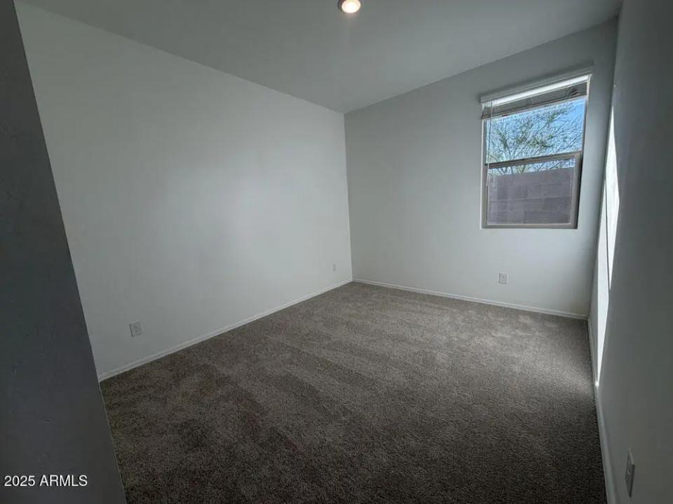 Real Estate Picture 4