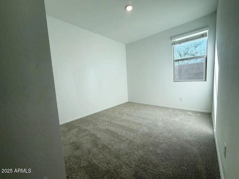 Real Estate Picture 5