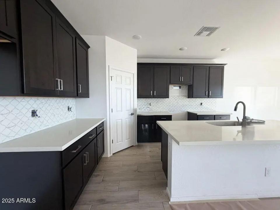 Real Estate Picture 7