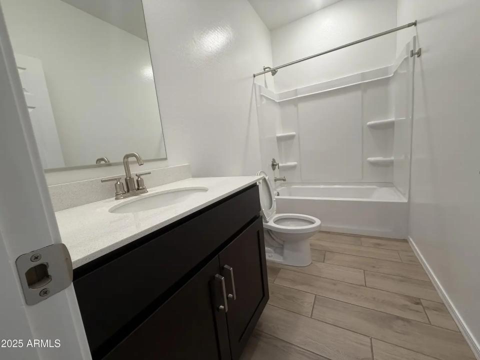 Real Estate Picture 5