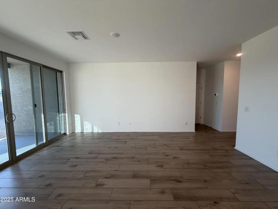 Real Estate Picture 8