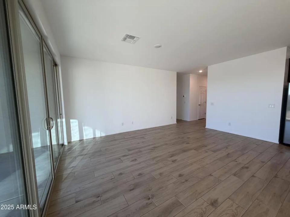 Real Estate Picture 12