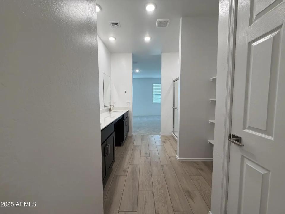 Real Estate Picture 18