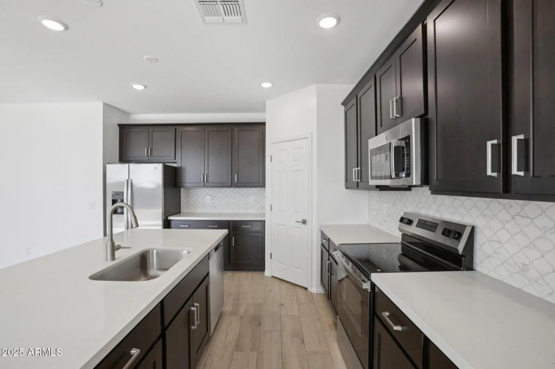 Real Estate Picture 9