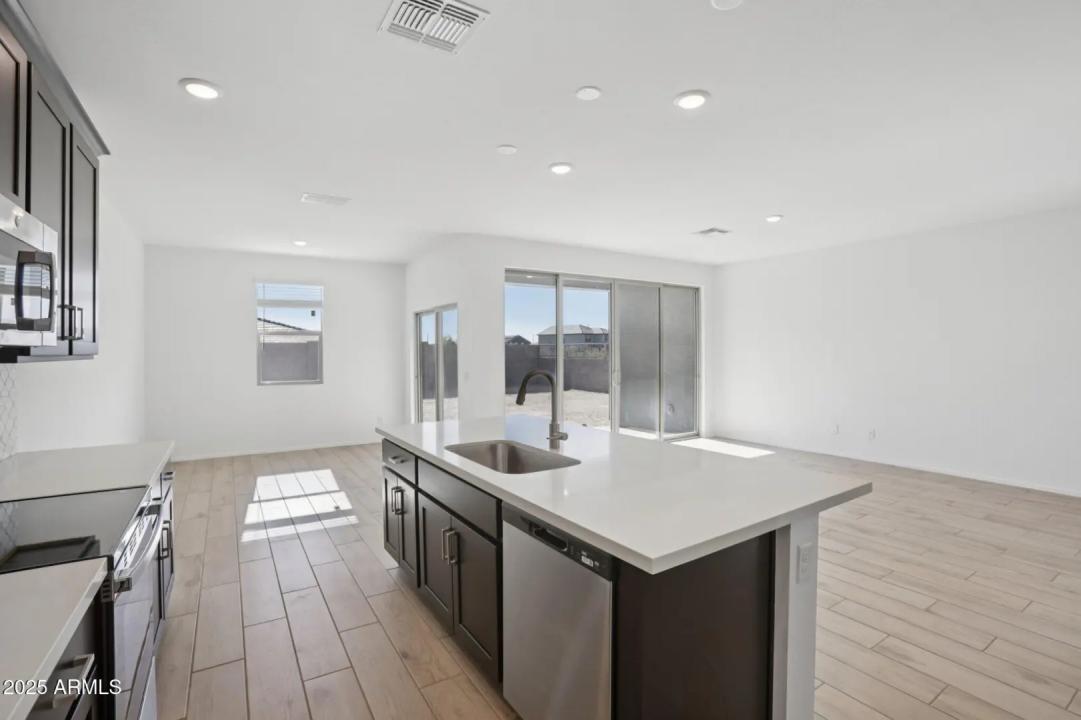 Real Estate Picture 11