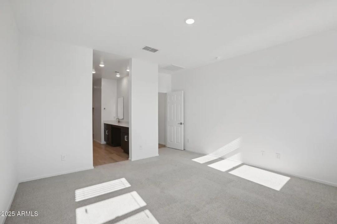 Real Estate Picture 24