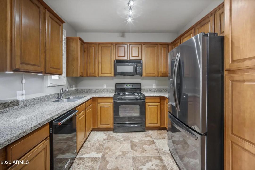 Real Estate Picture 9