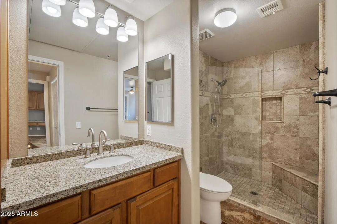 Real Estate Picture 14