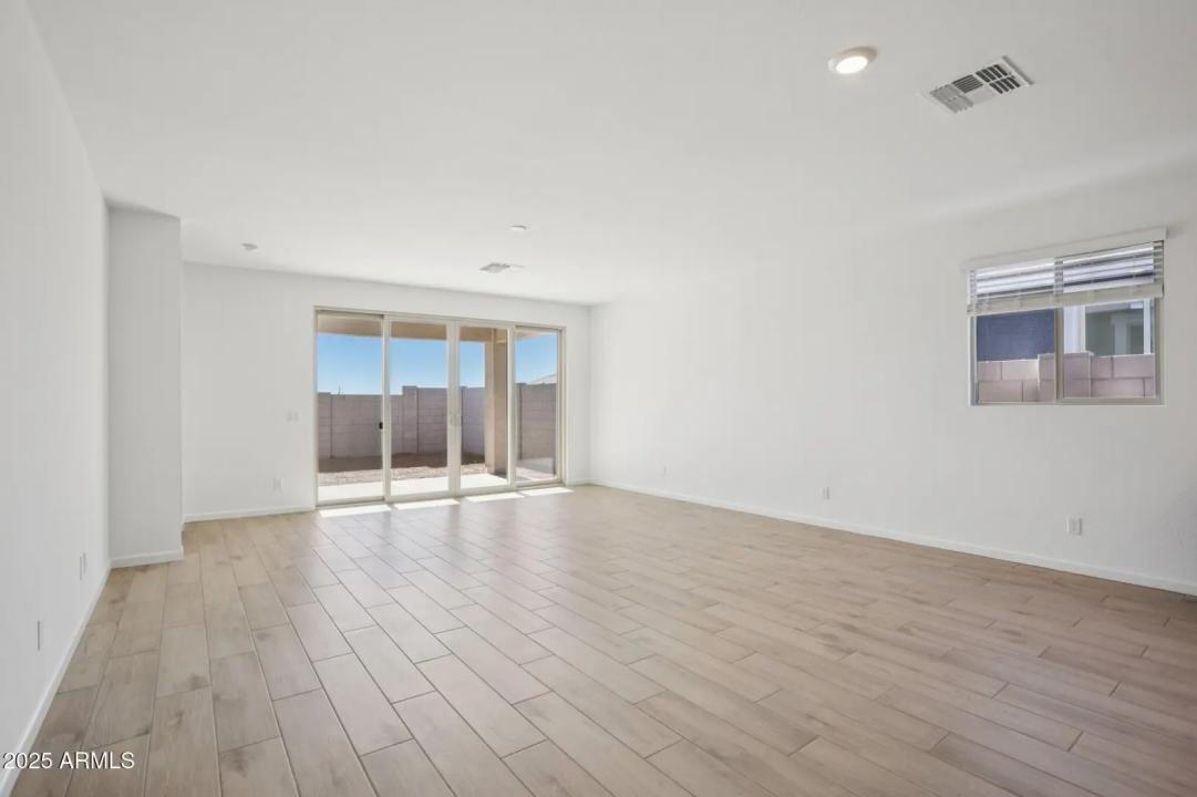 Real Estate Picture 5