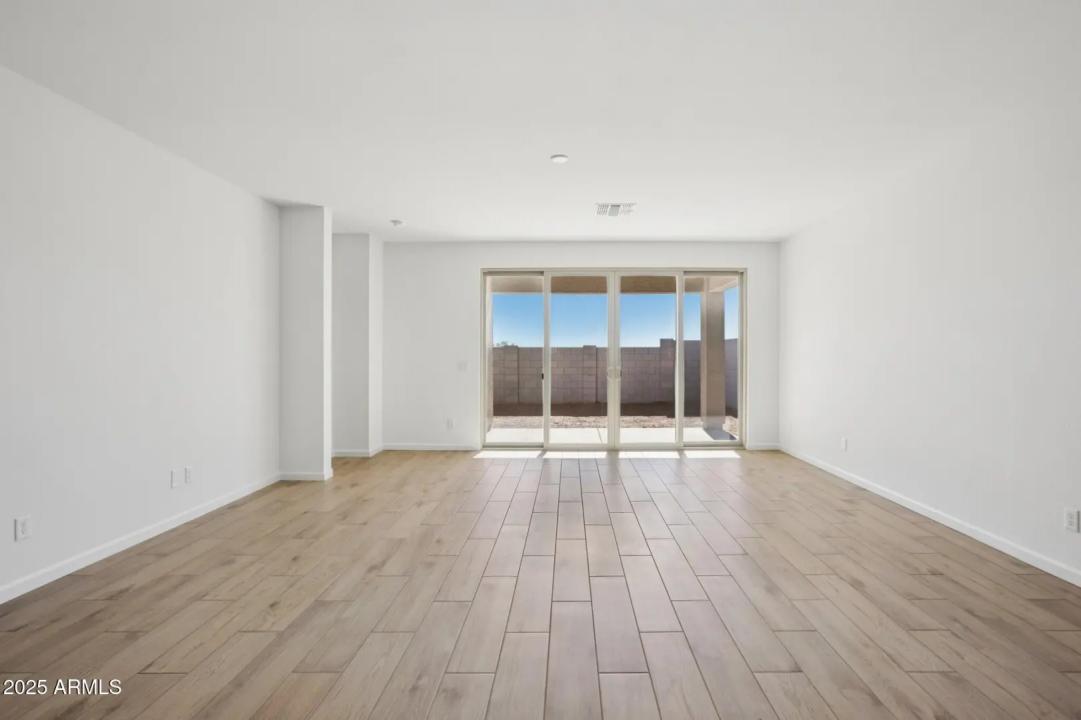 Real Estate Picture 8