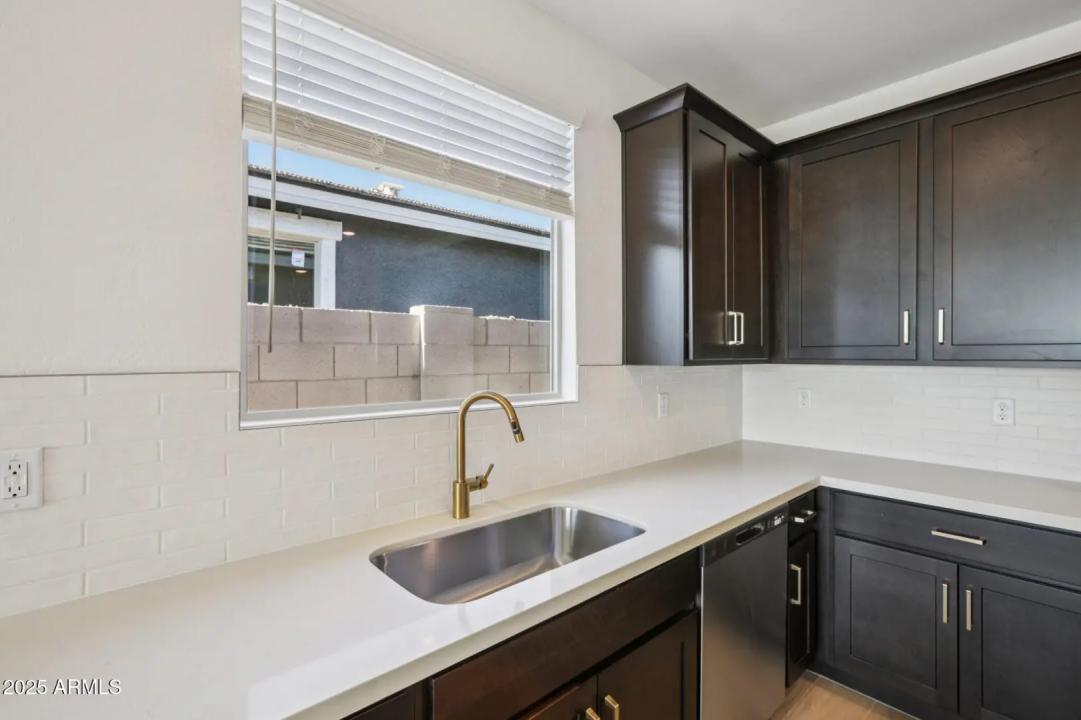 Real Estate Picture 11