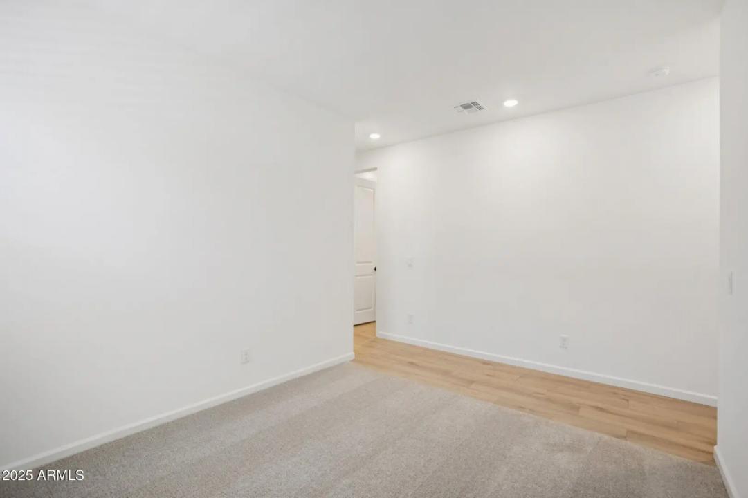 Real Estate Picture 22