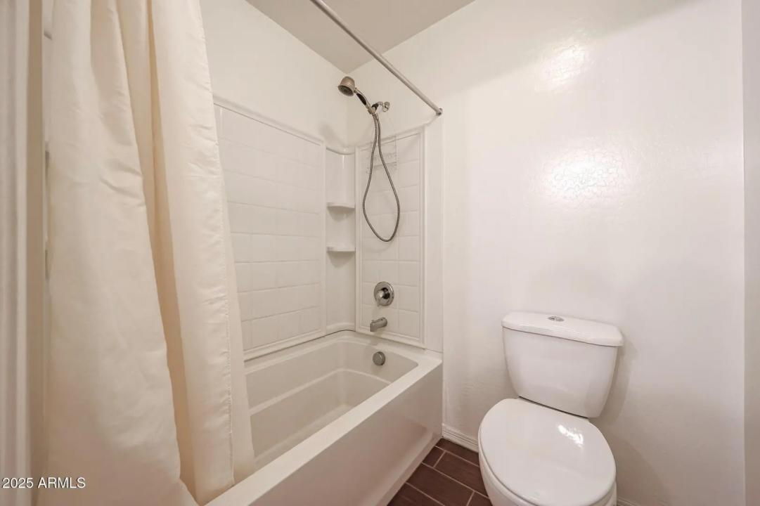 Real Estate Picture 18