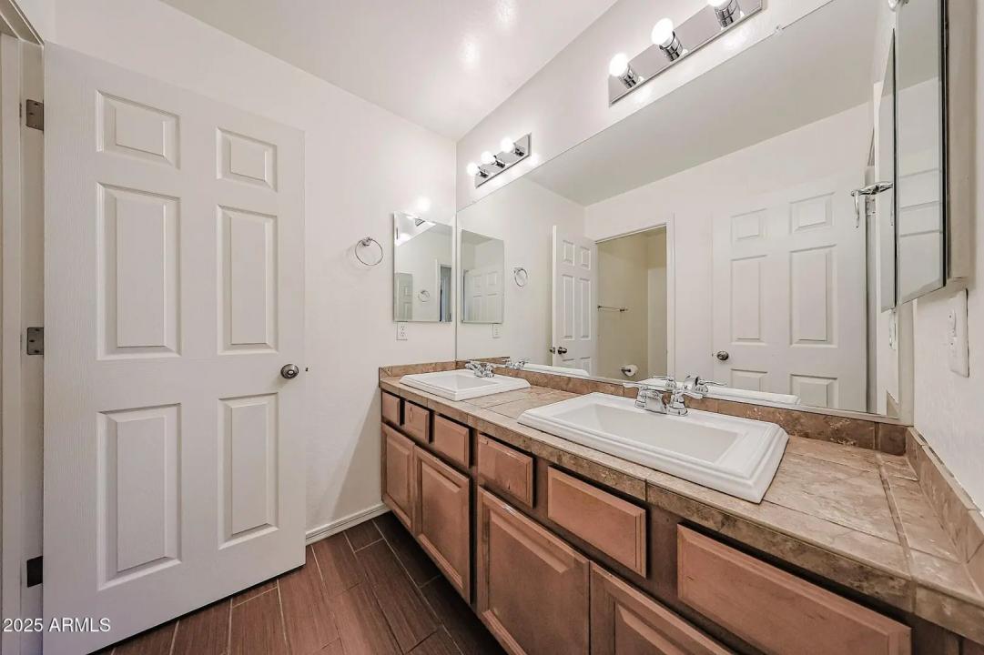 Real Estate Picture 17