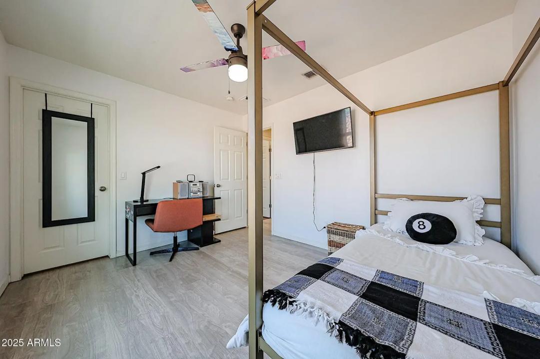 Real Estate Picture 19