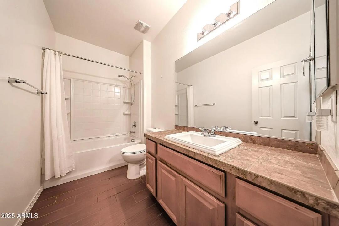 Real Estate Picture 11