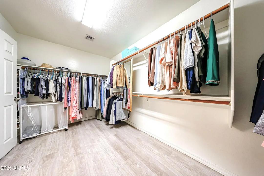 Real Estate Picture 16
