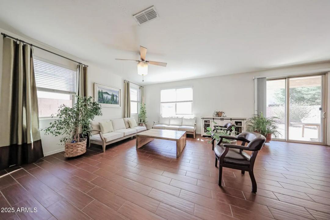 Real Estate Picture 9