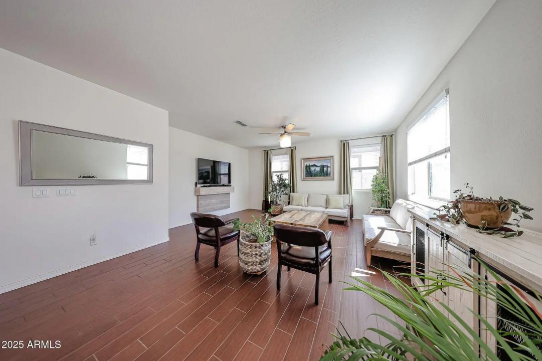 Real Estate Picture 5