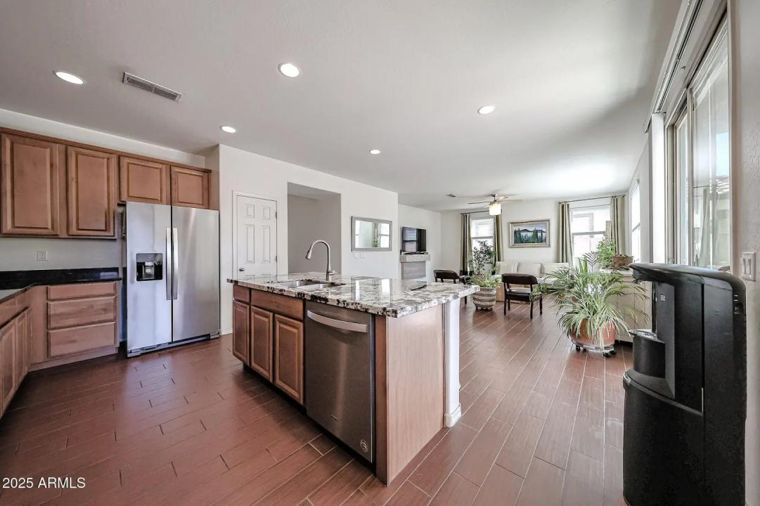 Real Estate Picture 3