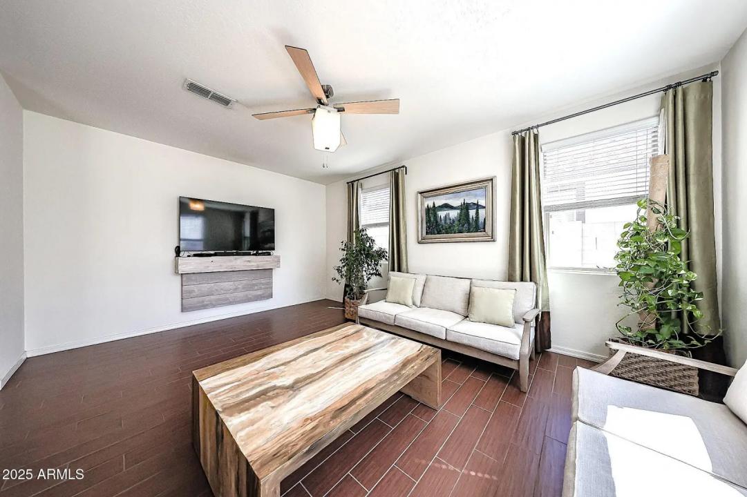 Real Estate Picture 6