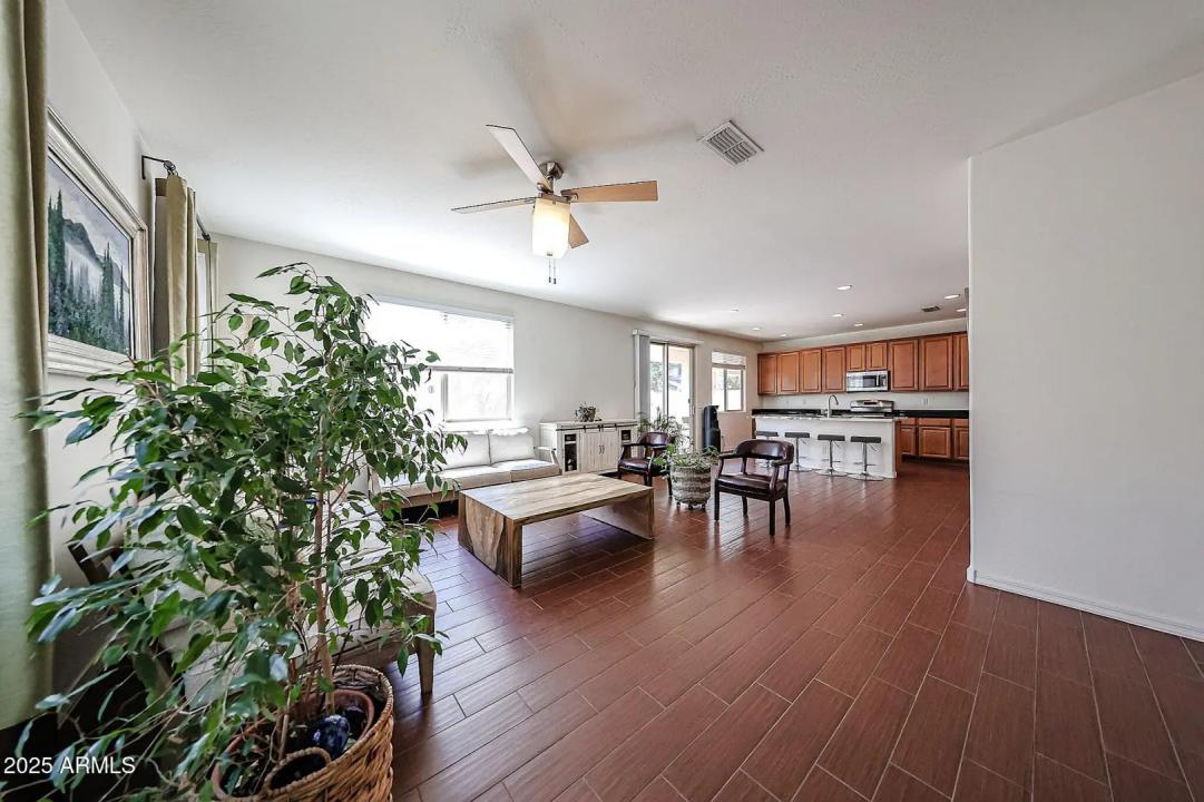 Real Estate Picture 8
