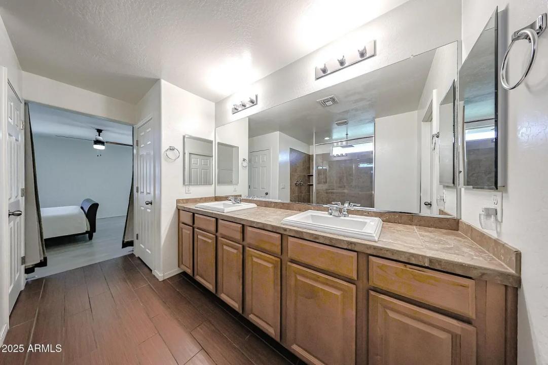 Real Estate Picture 14