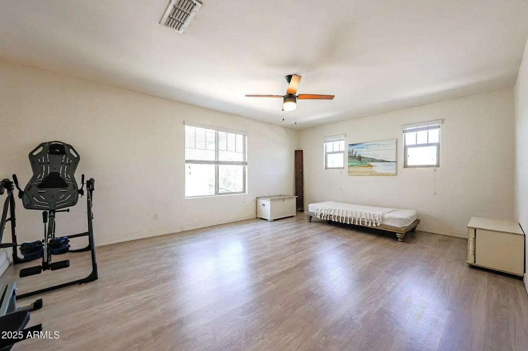 Real Estate Picture 12