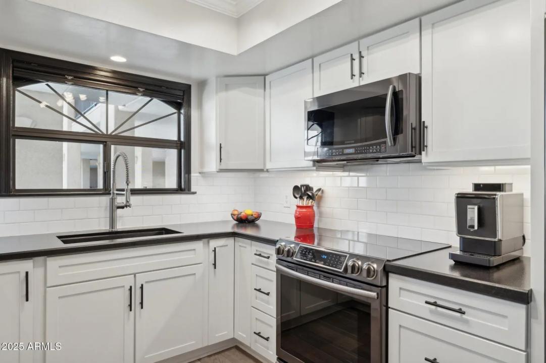 Real Estate Picture 6