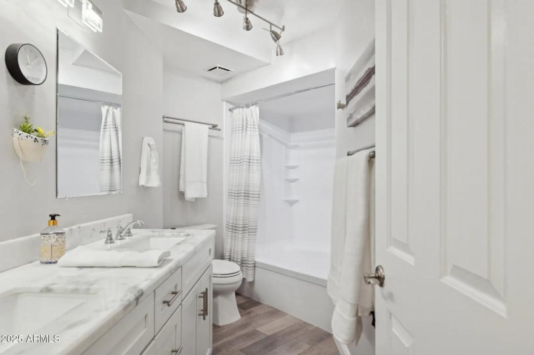 Real Estate Picture 11