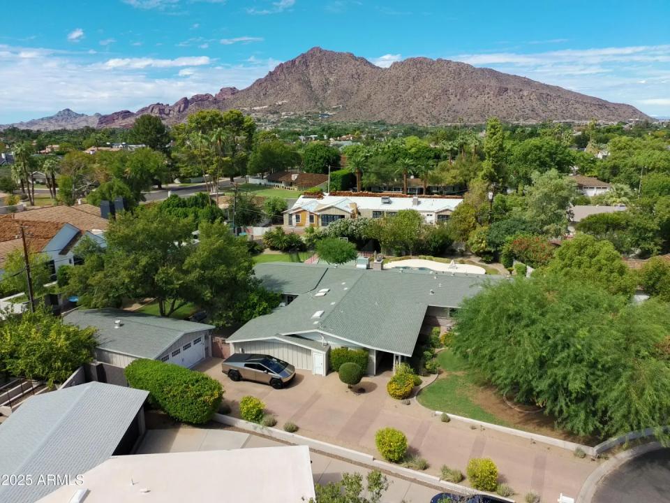 Real Estate Picture 6