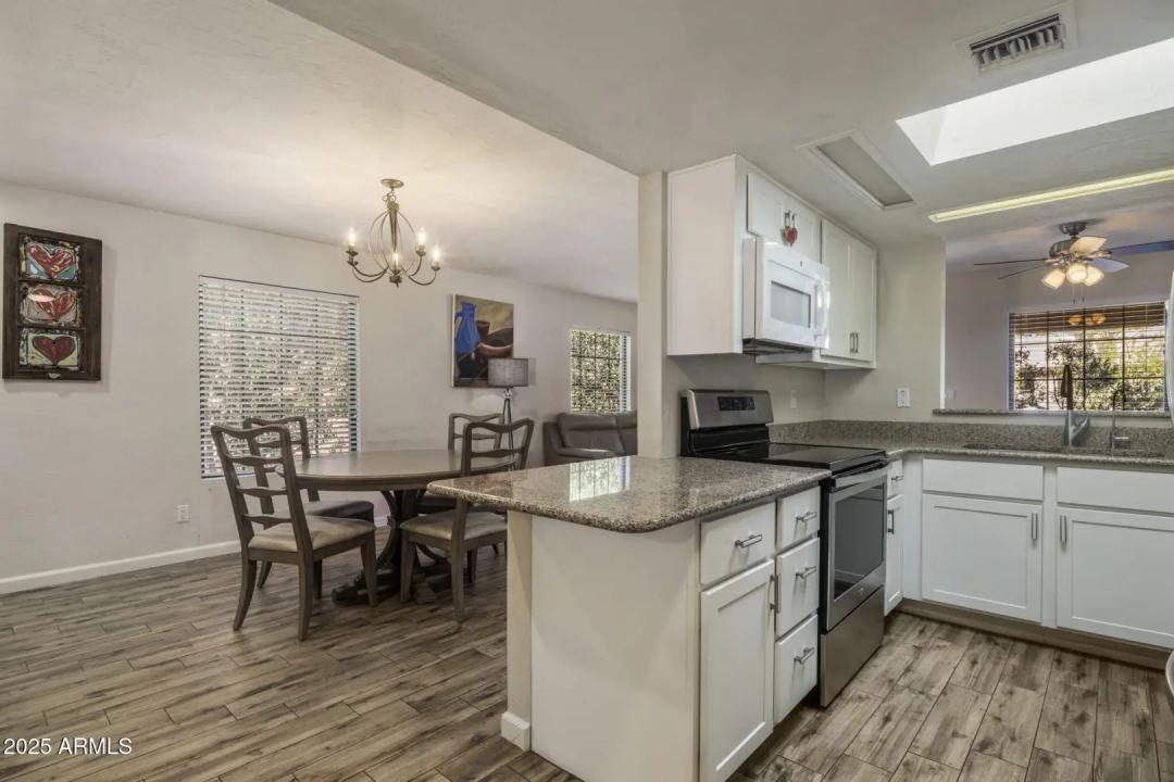 Real Estate Picture 9