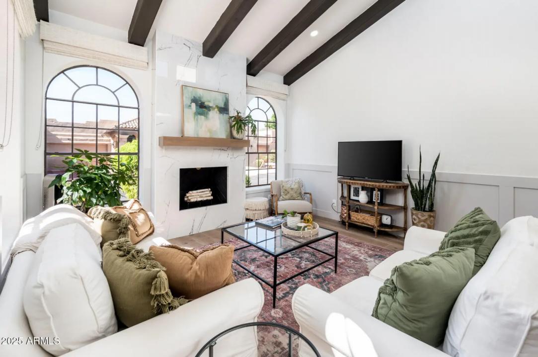 Real Estate Picture 4