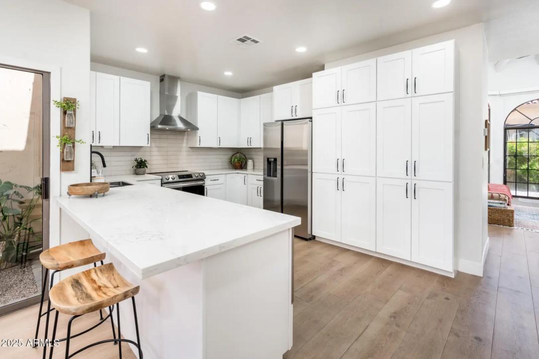 Real Estate Picture 6