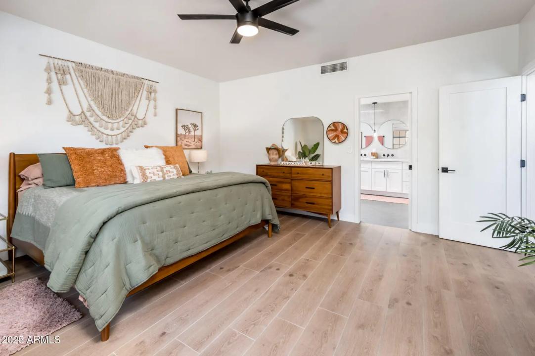 Real Estate Picture 12
