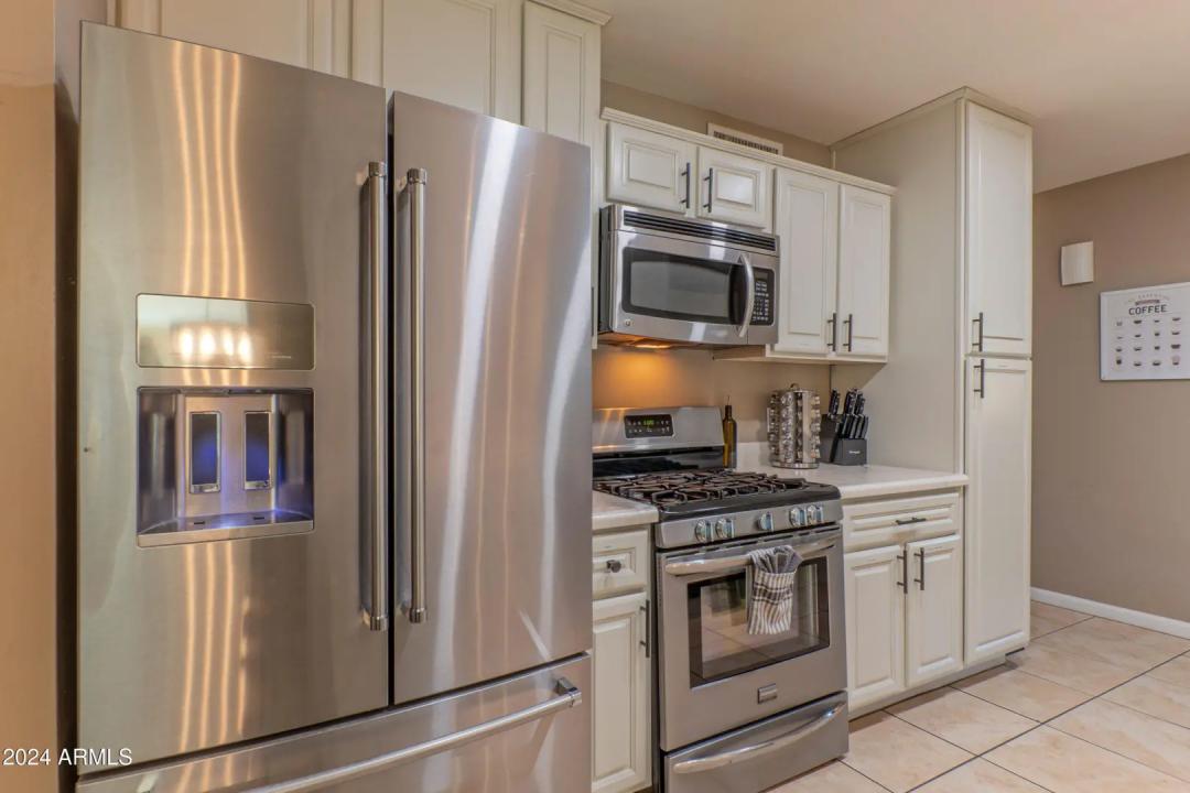 Real Estate Picture 3
