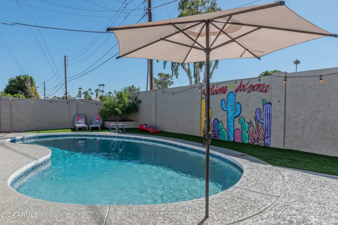 Real Estate Picture 4