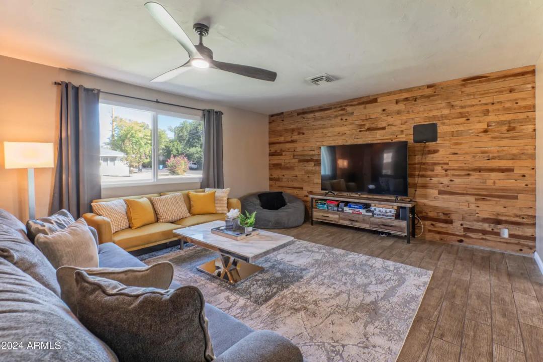 Real Estate Picture 7
