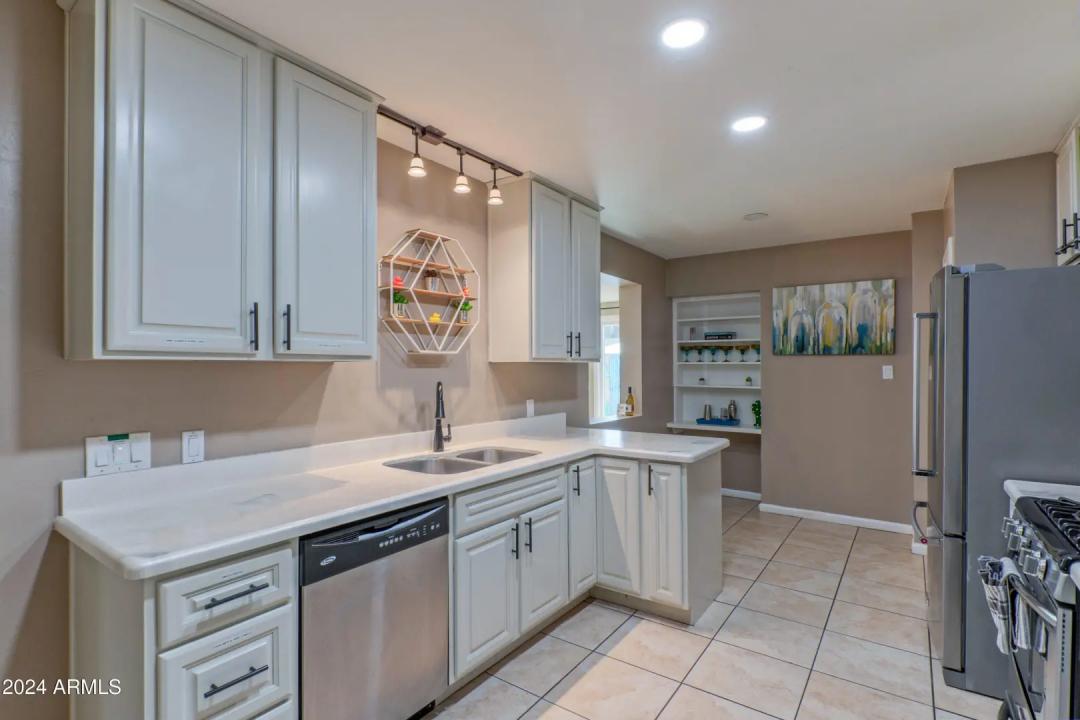 Real Estate Picture 13
