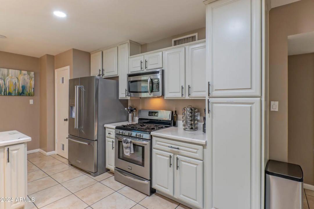 Real Estate Picture 14