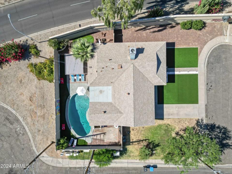 Real Estate Picture 30