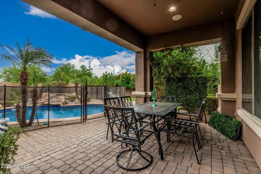 Real Estate Picture 14