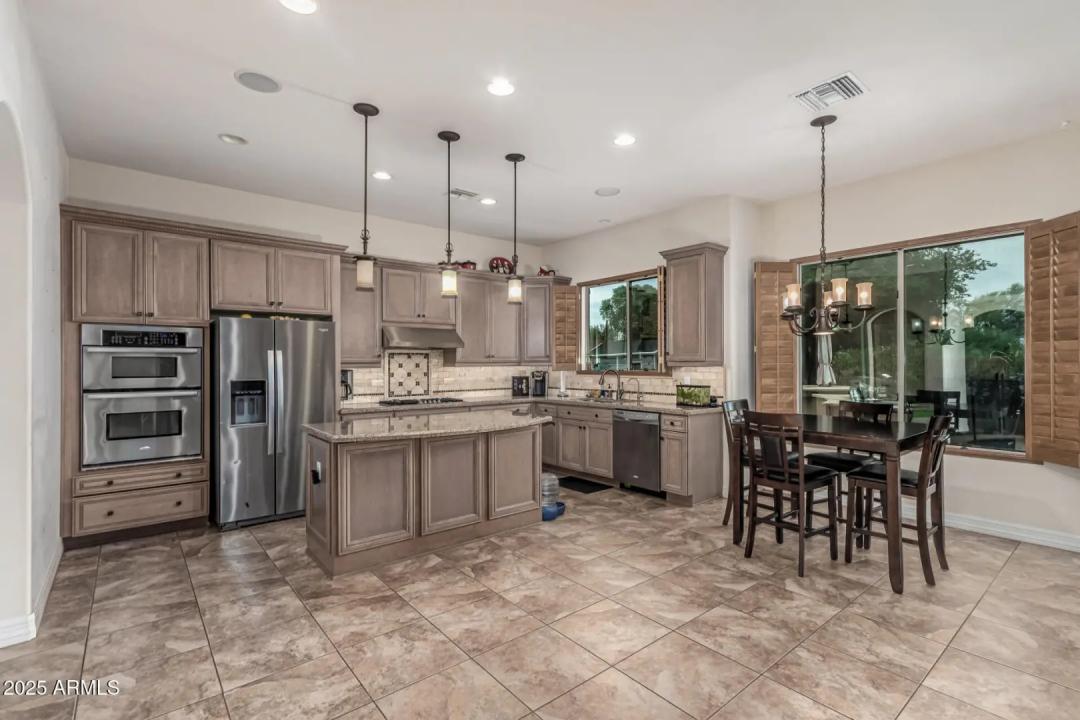 Real Estate Picture 3