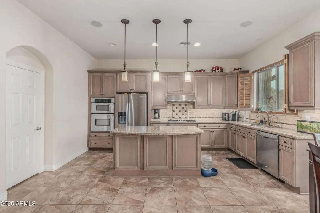 Real Estate Picture 5