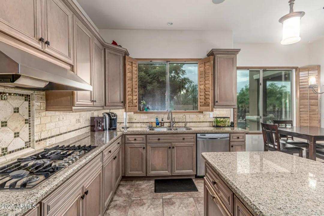 Real Estate Picture 6
