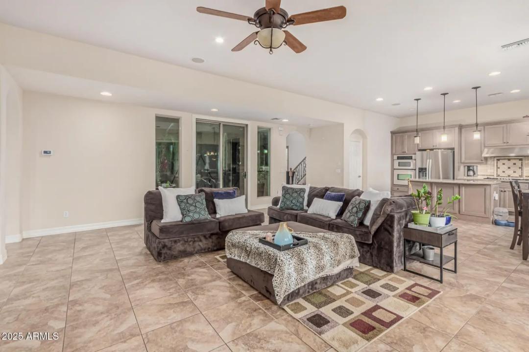 Real Estate Picture 4